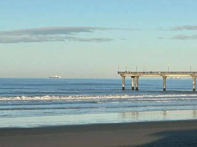 New Brighton Pier Retreat - Bed & Breakfast Christchurch